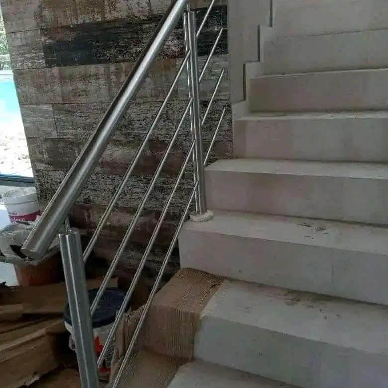 Baranda moderna en acero inoxidable